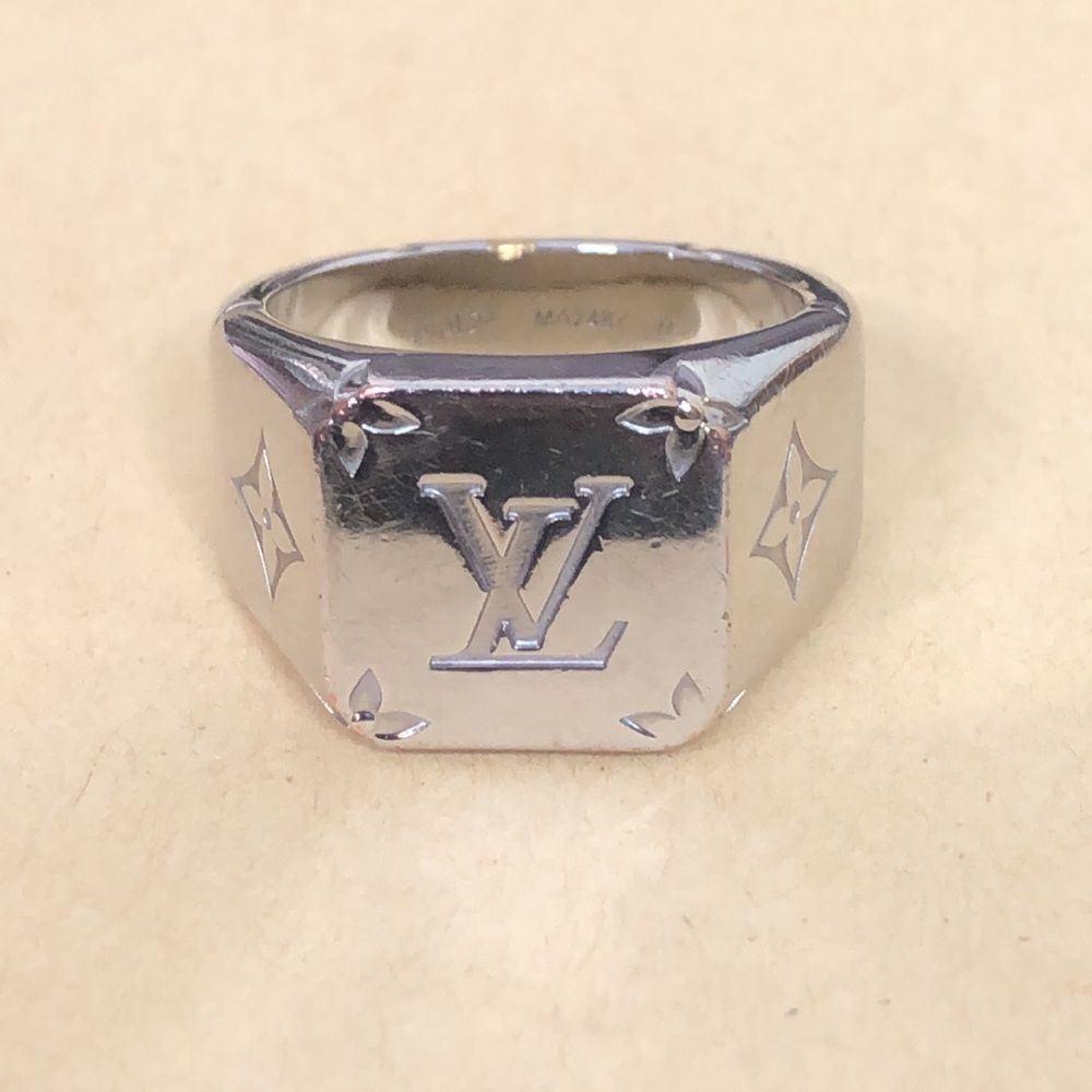 LOUIS VUITTON LV Monogram Silver Plated Signet Unisex Ring Sz 9 (US SIZE) - Picture 9 of 13